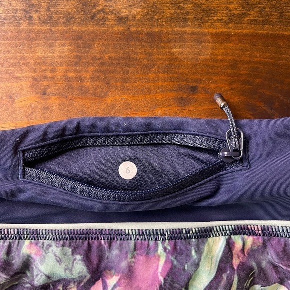 Lululemon Run Speed Short 4-way Stretch Iridescent Multi Deep Navy Women's 6 - Picture 7 of 7